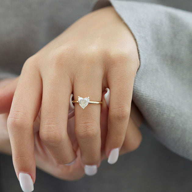 Noir Simple Heart Ring.